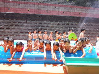 大好きな水遊び!